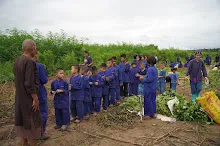 680623  เด็กสมุนพระรามร่วมทำงานขุดมันเทศ ในวันนบวร 109.jpeg