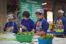 680529 สมุนพระราม สาธิตทำสลัดโรล งานอบรม นร.ขวาวใหญ่วิทยา สุรินทร์ 48.jpeg