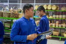 660907 ม.4 อาชีวะปี 1 ช่วยกันย้ายของร้านปันสุข