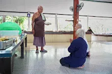 680703 เด็กสมุนพระรามนั่งรถไฟไปปฐมอโศก ร่วมงาน ๙๐ ปี ลุงจำลอง 14.jpeg