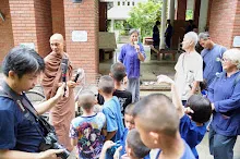 680703 เด็กสมุนพระรามนั่งรถไฟไปปฐมอโศก ร่วมงาน ๙๐ ปี ลุงจำลอง 80.jpeg