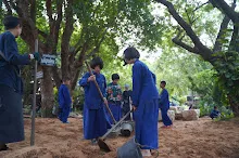680602 สมุนพระราม และ สสธ.ขนทรายและปรับพื้นที่หน้าเฮือนศูนย์สูญ 94.JPG