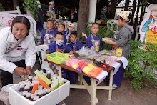 671216 นร.สมุนพระรามไปขายสลัดโรล ที่อุทยานบุญนิยม วันแรก พาณิชย์บุญนิยม 23.jpg