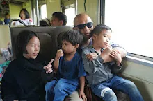 680703 เด็กสมุนพระรามนั่งรถไฟไปปฐมอโศก ร่วมงาน ๙๐ ปี ลุงจำลอง 44.jpeg
