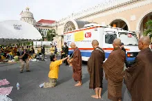 พท+สมณะบิณฑ์ที่งานชุมนุม (41).JPG