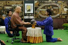 680411 พิธีรับกลด รุ่น กราบลาหลวงปู 23.jpeg