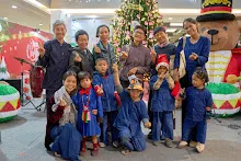 671225 สมุนพระรามร้องเพลงที่ห้างสุนีย์ ในวันคริสมาสต์ 34.jpg