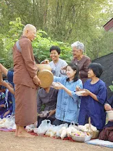 พท+สมณะบิณฑ์ที่งานชุมนุม (69).JPG