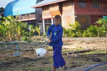 680103 สมุนพระรามดูแลสวนเช้า เย็น เปียหม่องเริ่มทำน้ำตก 51.jpg