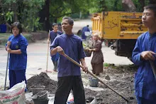 680602 สมุนพระราม และ สสธ.ขนทรายและปรับพื้นที่หน้าเฮือนศูนย์สูญ 29.JPG