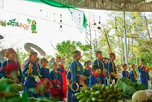671230 สมุนพระรามแสดงร้องเพลง พิธีเปิดงานเพื่อฟ้าดิน คนมาดูงาน ทำ5ส ทำสวนบ่าย 154.jpg