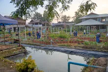 680121 สมุนพระรามยกกระถางต้นไม้แต่งสวน เปียหม่องทดลองเปิดน้ำตก 23.jpg