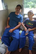 680703 เด็กสมุนพระรามนั่งรถไฟไปปฐมอโศก ร่วมงาน ๙๐ ปี ลุงจำลอง 147.jpeg