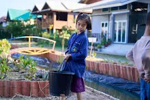 671208 สมุนพระรามช่วยกันทะลายกองดิน ถมสระน้ำ 16.jpg