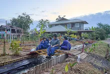 671211 สมุนพระรามถ่ายภาพที่สะพานสวนน่ารัก เก็บผักบุ้งที่นาผักบุุ้ง 8.jpg