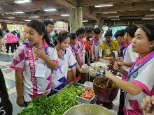 680529 อบรมนักเรียน รร.ขวาวใหญ่วิทยา เรียนรู้การทำอาหารมังสวิรัติ เมนูส้มตำ 11.jpeg