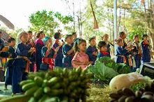671230 สมุนพระรามแสดงร้องเพลง พิธีเปิดงานเพื่อฟ้าดิน คนมาดูงาน ทำ5ส ทำสวนบ่าย 129.jpg