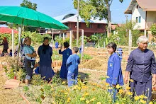 671230 สมุนพระรามแสดงร้องเพลง พิธีเปิดงานเพื่อฟ้าดิน คนมาดูงาน ทำ5ส ทำสวนบ่าย 215.jpg