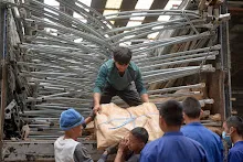 680120 ชาวบวรบ้านราช ช่วยกันลงเต๊นท์ 13.jpg
