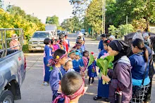 671230 สมุนพระรามแสดงร้องเพลง พิธีเปิดงานเพื่อฟ้าดิน คนมาดูงาน ทำ5ส ทำสวนบ่าย 97.jpg