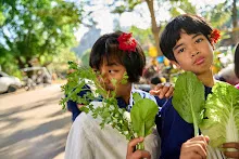 671230 สมุนพระรามแสดงร้องเพลง พิธีเปิดงานเพื่อฟ้าดิน คนมาดูงาน ทำ5ส ทำสวนบ่าย 108.jpg