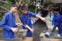 680602 สมุนพระราม และ สสธ.ขนทรายและปรับพื้นที่หน้าเฮือนศูนย์สูญ 35.JPG