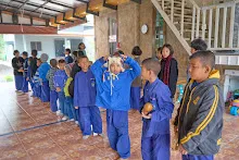 671225 สมุนพระรามเตรียมตัวไปแสดงที่ห้างสุนีย์ ในวันคริสมาสต์ 37.jpg