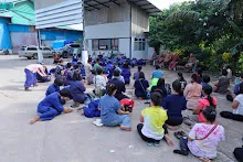 670811 ปลูกต้นไม้วันแม่แห่งชาติ [แม่และลูก สส.ธ.] [RJ]