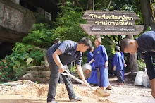 680602 สมุนพระราม และ สสธ.ขนทรายและปรับพื้นที่หน้าเฮือนศูนย์สูญ 130.JPG