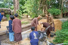 671025 พิธีตอกเสาเข็มแรก สถูปบูชาพ่อครู61.jpg