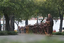 เดินบิณฑ์รอบสนามหลวง (50).JPG