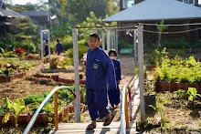 680117 สมุนพระรามปรับปรุงสวน ทาสีเสาป้ายสวนครอบครัวน่ารัก 20.jpg