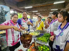 680529 อบรมนักเรียน รร.ขวาวใหญ่วิทยา เรียนรู้การทำอาหารมังสวิรัติ เมนูส้มตำ 15.jpeg