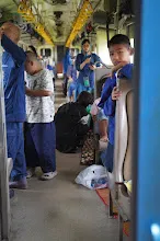 680703 เด็กสมุนพระรามนั่งรถไฟไปปฐมอโศก ร่วมงาน ๙๐ ปี ลุงจำลอง 63.jpeg