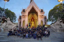 680705 เด็กสมุนพระรามตักบาตรที่ปฐมอโศก ร่วมงาน ๙๐ ปี ลุงจำลอง ไปพระปฐมเจดีย์เย็น 10.jpeg