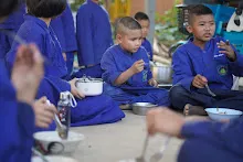 680103 สมุนพระรามดูแลสวนเช้า เย็น เปียหม่องเริ่มทำน้ำตก 98.jpg