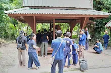 680703 เด็กสมุนพระรามนั่งรถไฟไปปฐมอโศก ร่วมงาน ๙๐ ปี ลุงจำลอง 89.jpeg