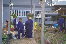 680103 สมุนพระรามดูแลสวนเช้า เย็น เปียหม่องเริ่มทำน้ำตก 54.jpg