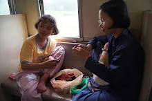 680703 เด็กสมุนพระรามนั่งรถไฟไปปฐมอโศก ร่วมงาน ๙๐ ปี ลุงจำลอง 43.jpeg