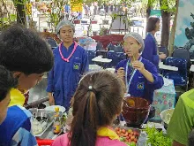 680529 อบรมนักเรียน รร.ขวาวใหญ่วิทยา เรียนรู้การทำอาหารมังสวิรัติ เมนูส้มตำ 47.jpeg