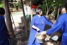 680602 สมุนพระราม และ สสธ.ขนทรายและปรับพื้นที่หน้าเฮือนศูนย์สูญ 143.JPG