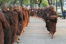 เดินบิณฑ์รอบสนามหลวง (26).JPG