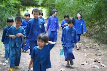 680616 สมุนพระรามไปขุดมันเทศริมมูลและเก็บเมล็ดถั่วลิสงเรี่ยดิน วันบวรกับชาวชุมชนกลุ่มสีส้ม 89.JPG