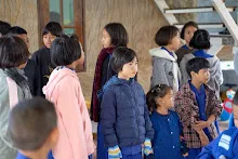 671225 สมุนพระรามเตรียมตัวไปแสดงที่ห้างสุนีย์ ในวันคริสมาสต์ 44.jpg