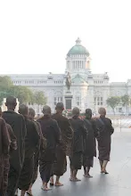 บิณฑ์หน้าลานพระรูป (8).JPG