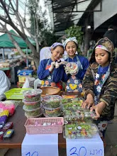 671215 นร.สมุนพระรามไปขายสลัดโรล ที่อุทยานบุญนิยม วันแรก พาณิชย์บุญนิยม 69.jpg