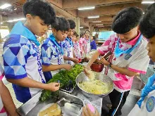 680529 อบรมนักเรียน รร.ขวาวใหญ่วิทยา เรียนรู้การทำอาหารมังสวิรัติ เมนูส้มตำ 80.jpeg