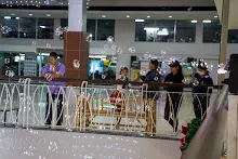671225 สมุนพระรามร้องเพลงที่ห้างสุนีย์ ในวันคริสมาสต์ 100.jpg