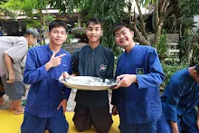 680314 ตักบาตรวันเลี้ยงส่งม.3 ม.6  29.JPG