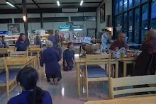 680703 เด็กสมุนพระรามนั่งรถไฟไปปฐมอโศก ร่วมงาน ๙๐ ปี ลุงจำลอง 314.jpeg